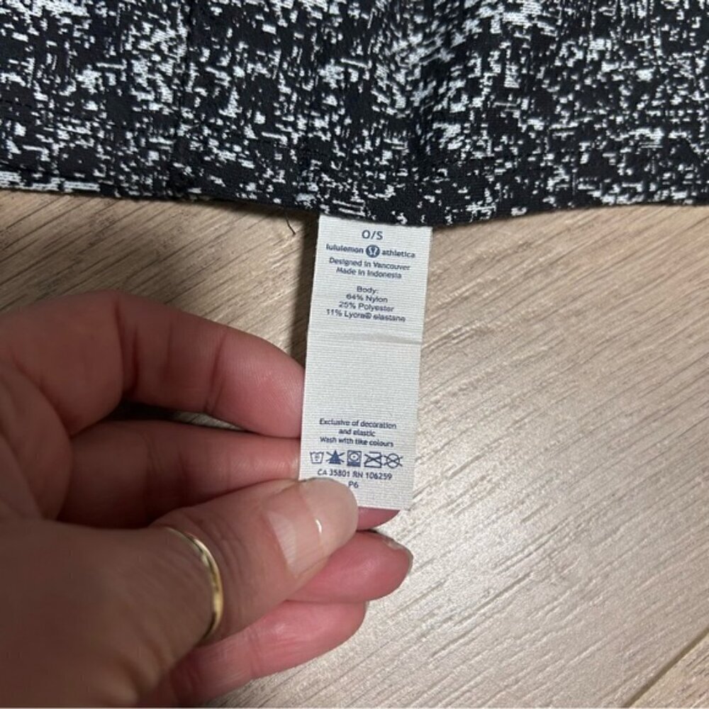 Lululemon Vinyasa Chale Scarf with Armholes - Picture 7 of 7
